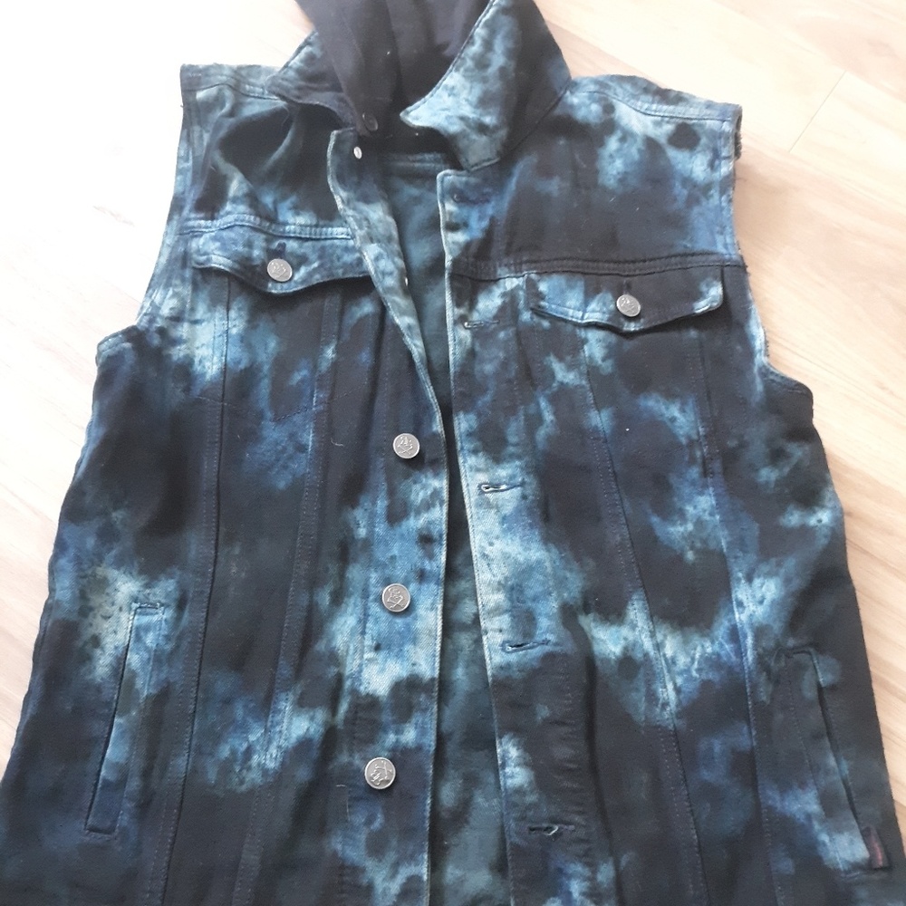 Hot topic Jean vest!